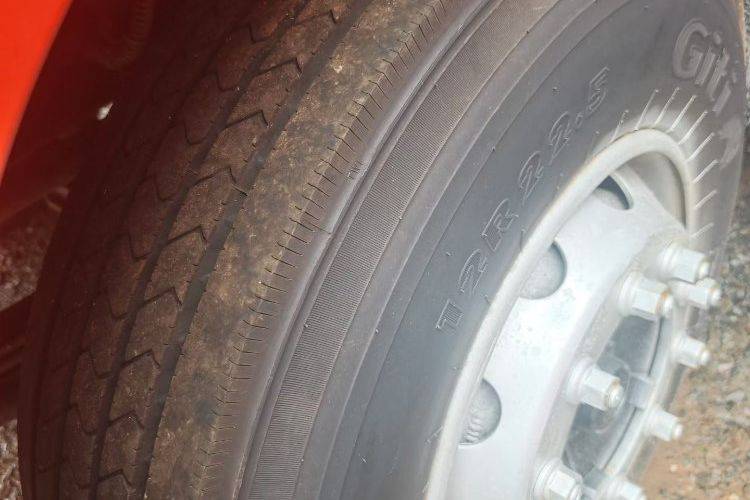 二手一汽解放 320马力 载货车
