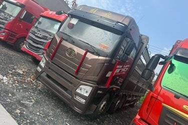 二手青岛解放 JH6重卡 领航版2.0 350马力 8X2 9.5米仓栅式载货车(国六) 前四后六 锡柴二手载货车 黄牌图片
