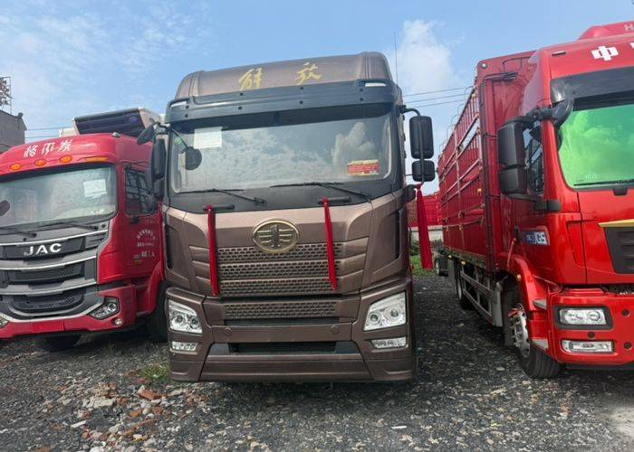 二手青岛解放 350马力 载货车