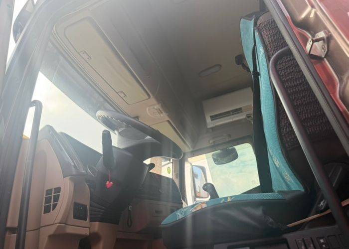 二手青岛解放 350马力 载货车