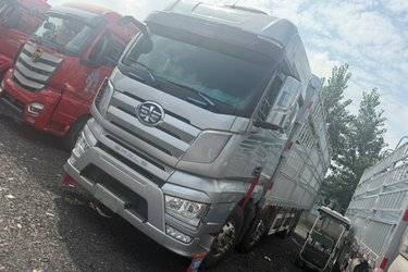 二手一汽解放 J7重卡 经典版 460马力 8X4 9.4米仓栅式载货车(国六) 前四后八 锡柴二手载货车 黄牌图片