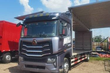 二手中国重汽 HOWO MAX 290马力 4X2 9.6米厢式载货车(国六) 单桥 曼二手载货车 黄牌