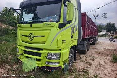 二手东风商用车 天龙旗舰KX 嵘耀版 530马力 6X4 LNG牵引车(国六) 双驱 东风康明斯二手牵引车 黄牌图片