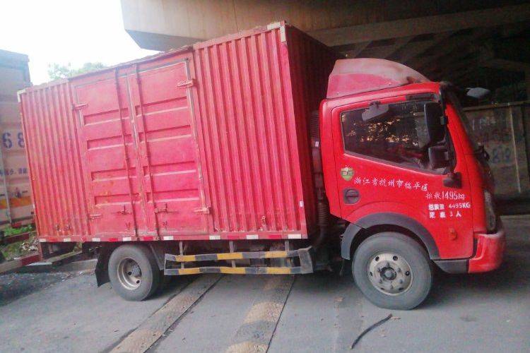 二手东风多利卡 136马力 载货车