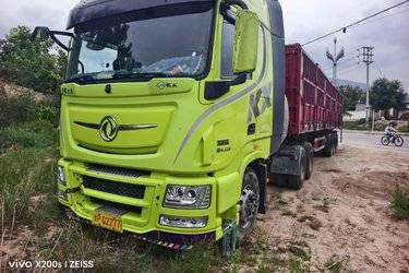 二手东风商用车 天龙旗舰KX 嵘耀版 530马力 6X4 LNG牵引车(国六) 双驱 东风康明斯二手牵引车 黄牌图片