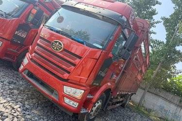 二手一汽解放 J6L中卡 精英版 260马力 4X2 6.75米仓栅式载货车(国六) 单桥 大柴二手载货车 黄牌
