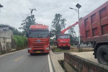 二手一汽解放 J7重卡 四季版 550马力 6X4 牵引车(液力缓速器)(国五) 双驱 锡柴二手牵引车 黄牌