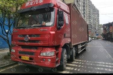 二手东风柳汽 乘龙M5重卡 270马力 6X2 9.6米厢式载货车(国五) 前四后四 玉柴二手载货车 黄牌