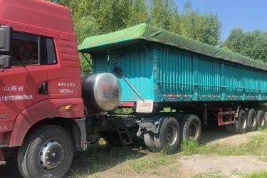 二手青岛解放 天V重卡 430马力 6X4 LNG牵引车(国六) 双驱 潍柴二手牵引车 黄牌图片