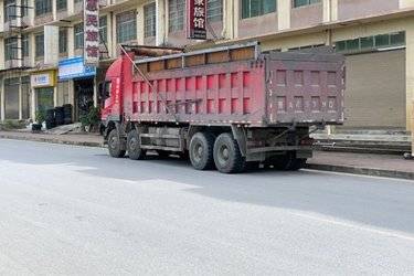 二手上汽红岩 杰狮C500重卡 重载版 450马力 8X4 8.6米自卸车(国五) 前四后八 上柴二手自卸车 黄牌