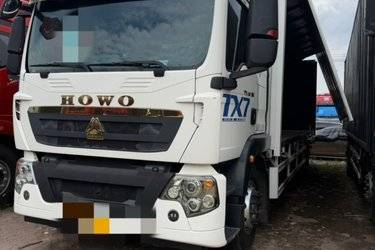 二手中国重汽 HOWO TX 290马力 4X2 9.6米翼开启厢式载货车(国六) 单桥 曼二手载货车 黄牌图片