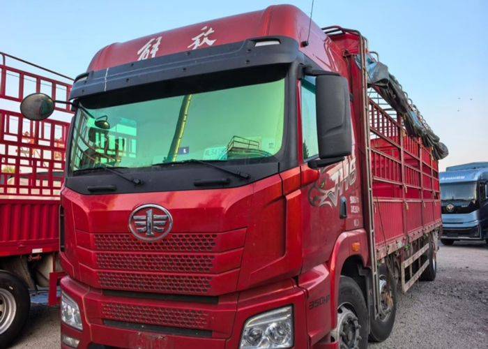 二手青岛解放 350马力 载货车