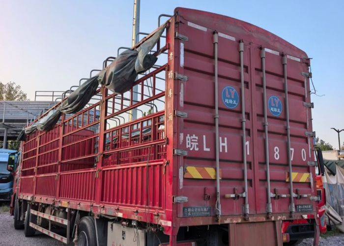 二手青岛解放 350马力 载货车