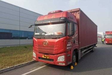 二手一汽解放 J6P 精英版 320马力 6X2 9.4米厢式载货车(国六) 前四后四 东风康明斯二手载货车 黄牌图片