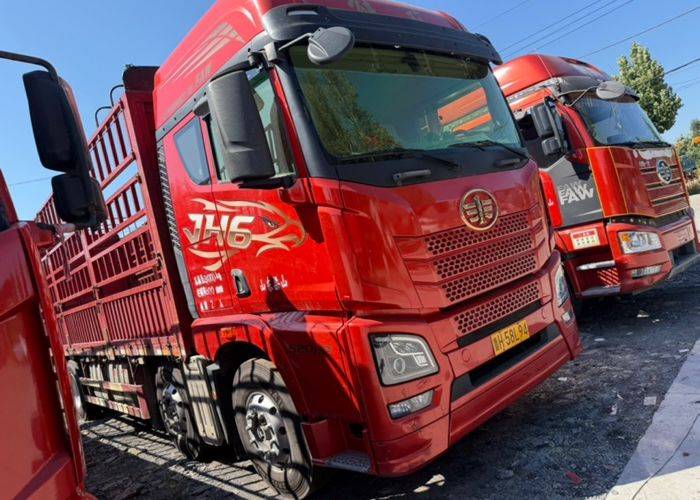 二手青岛解放 520马力 载货车