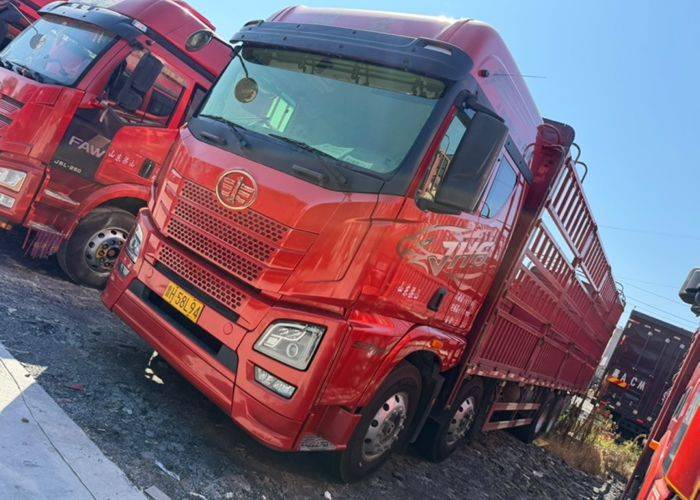 二手青岛解放 520马力 载货车
