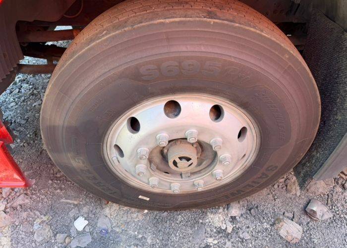 二手青岛解放 520马力 载货车