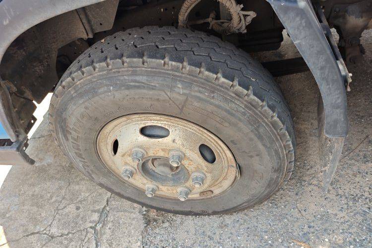 二手一汽解放轻卡 130马力 载货车