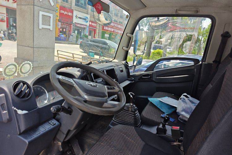 二手一汽解放轻卡 130马力 载货车