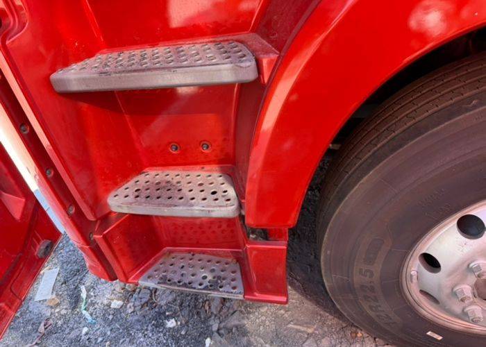二手青岛解放 520马力 载货车