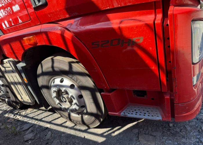 二手青岛解放 520马力 载货车