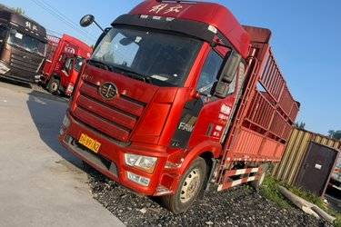 二手一汽解放 J6L中卡 240马力 6X2 6.8米仓栅式载货车(国五) 前四后四 大柴二手载货车 黄牌
