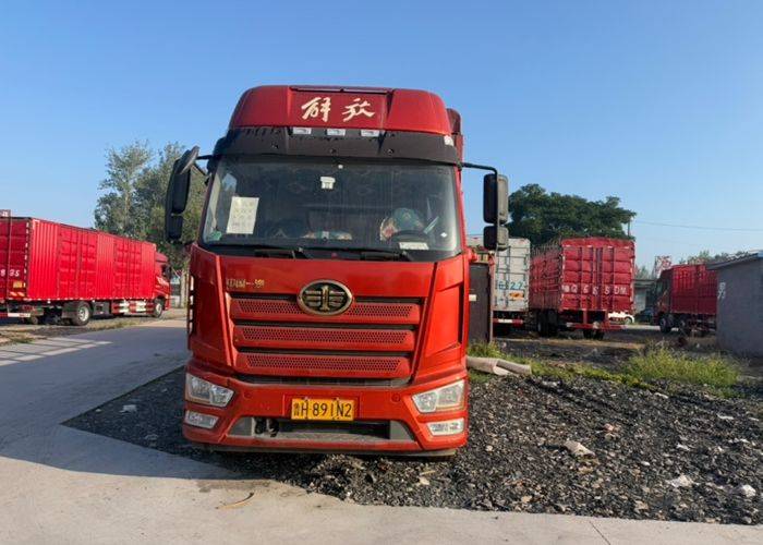 二手一汽解放 240马力 载货车