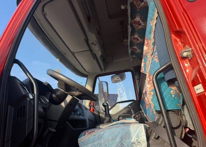 二手一汽解放 240马力 载货车