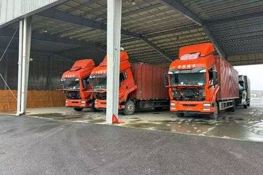 二手中国重汽 汕德卡SITRAK G5重卡 270马力 4X2 9.8米厢式载货车(国六) 单桥 曼二手载货车 黄牌图片