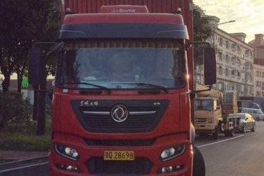 二手东风商用车 天锦KR 260马力 4X2 9.75米厢式载货车(国六) 单桥 东风康明斯二手载货车 黄牌图片