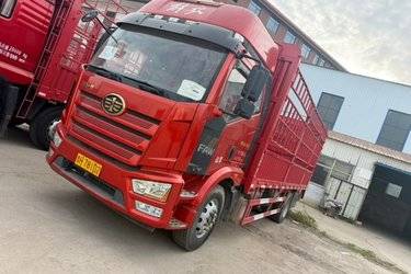二手一汽解放 J6L中卡 240马力 6X2 6.8米仓栅式载货车(国五) 前四后四 大柴二手载货车 黄牌