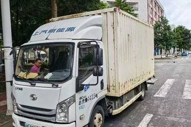 二手上汽跃进 超越EC303 4.5T 4.15米单排纯电动厢式轻卡81.14kWh  二手电动卡车电动载货车图片