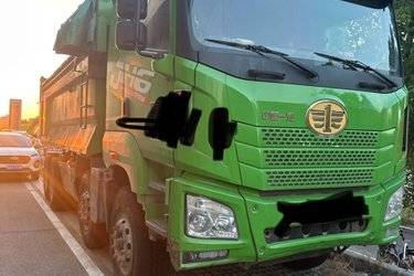 二手青岛解放 JH6重卡 430马力 8X4 6.5米自卸车(国五) 前四后八 潍柴二手自卸车 黄牌图片