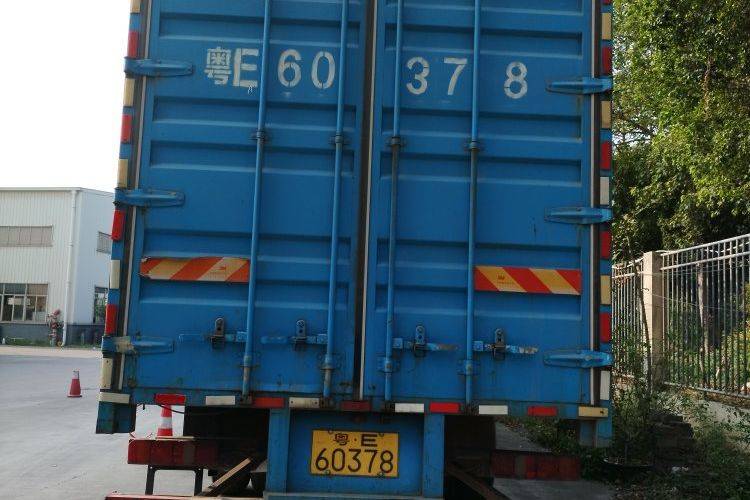 二手重汽豪瀚 210马力 载货车