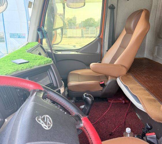 二手东风柳汽乘龙 240马力 载货车