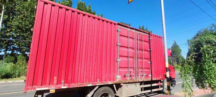 东风商用车 240马力 载货车