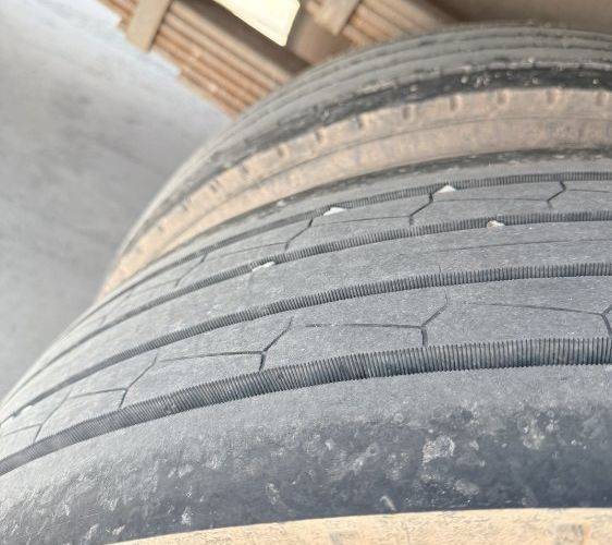 二手东风柳汽乘龙 240马力 载货车