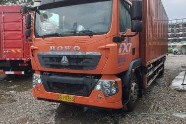 二手中国重汽 HOWO TX 290马力 4X2 9.52米LNG厢式载货车(国六) 单桥 潍柴二手载货车 黄牌图片