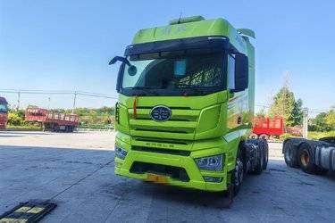 二手一汽解放 J7重卡 基本型 550马力 6X4牵引车(嫩芽绿)(国五) 双驱 锡柴二手牵引车 黄牌图片