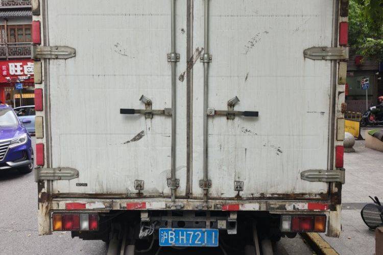 二手庆铃五十铃 120马力 载货车