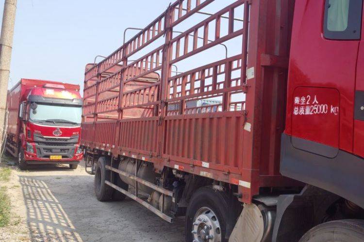 二手东风商用车 350马力 载货车
