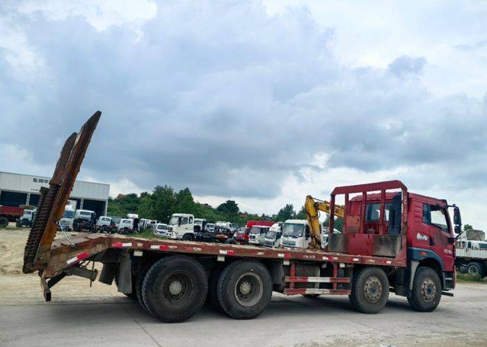 二手青岛解放 350马力 专用车