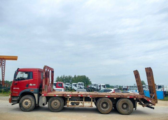 二手青岛解放 350马力 专用车