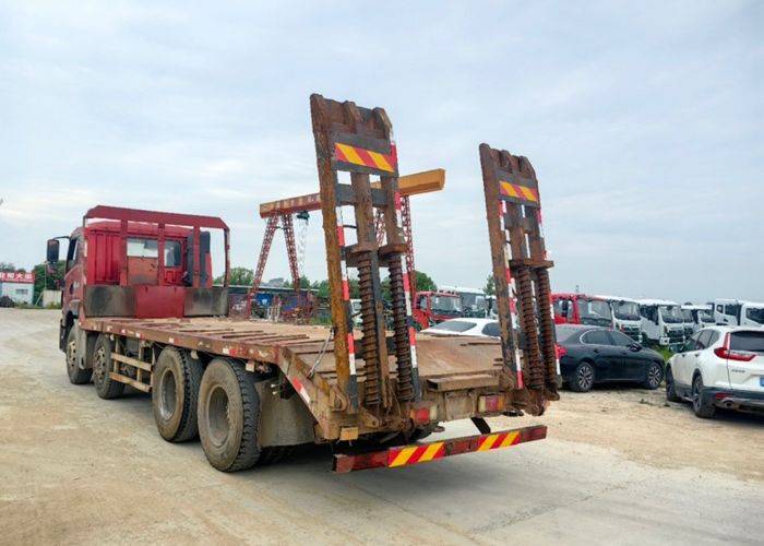 二手青岛解放 350马力 专用车