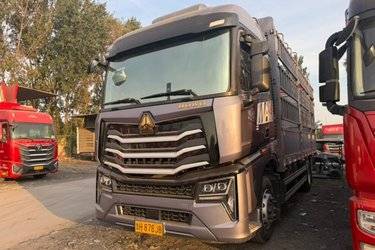 二手重汽HOWO Max 经典版 330马力 4X2 中国重汽10档 6.75米仓栅式载货车(国六) 单桥 曼二手载货车 黄牌图片