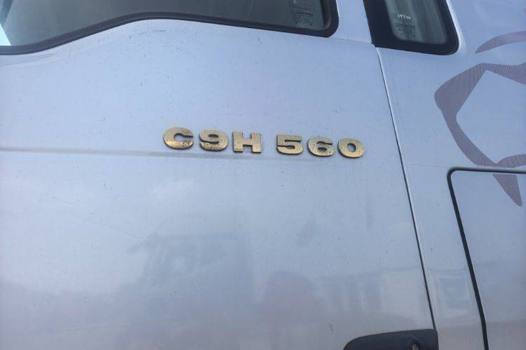 二手重汽汕德卡 560马力 牵引车