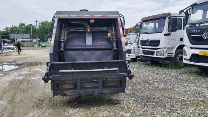 二手飞碟奥驰 115马力 专用车