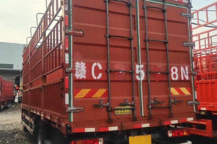 二手重汽汕德卡 290马力 载货车