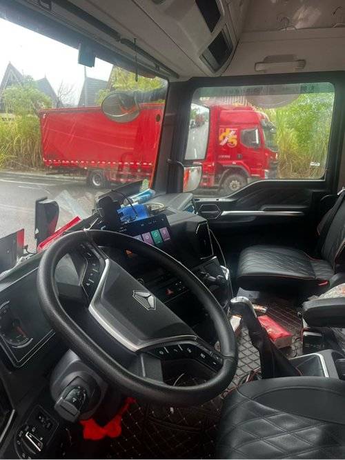 重汽汕德卡 290马力 载货车