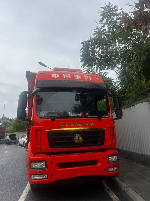 重汽汕德卡 290马力 载货车